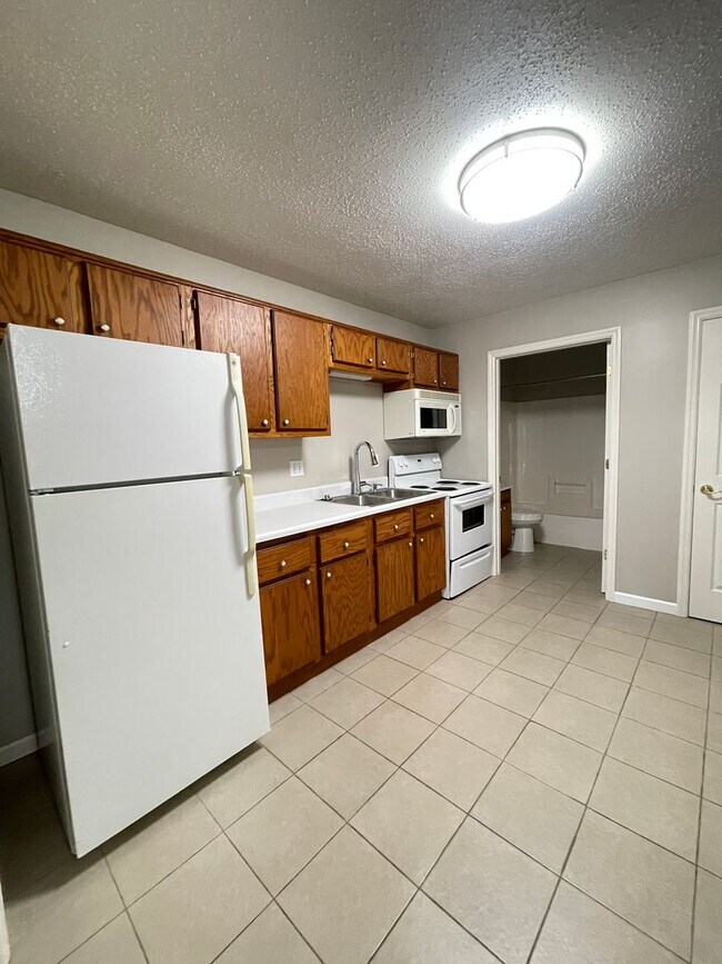 255 W 3rd St