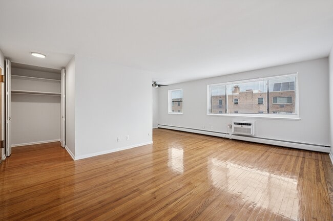 Photo - Longwood Manor