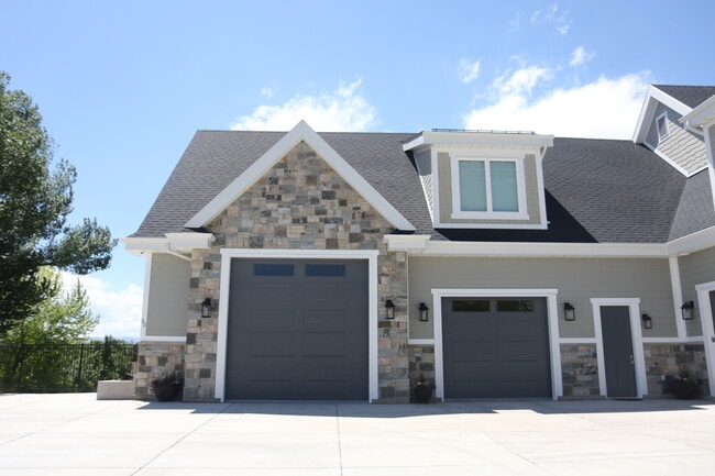 Building Photo - 35 N 800 E Unit 1 bed 1 bath quiet modern design