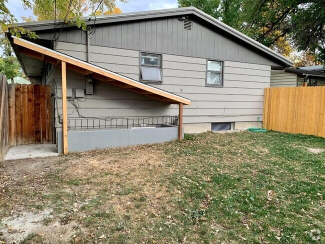 Building Photo - 428 Custer Ave Rental