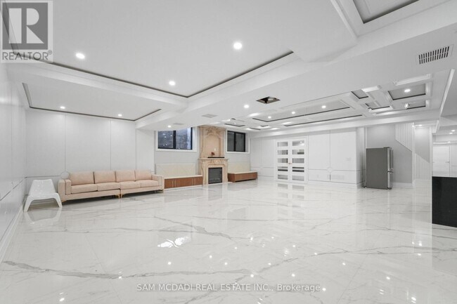 Photo - 1394 Lorne Park Rd