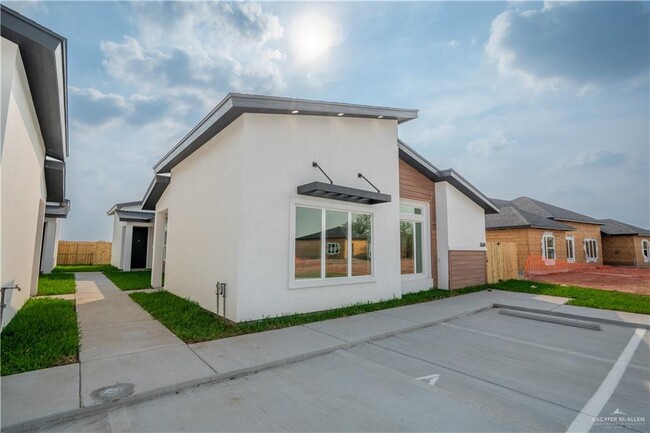 Photo - 30 Hidalgo Cir Unidad A