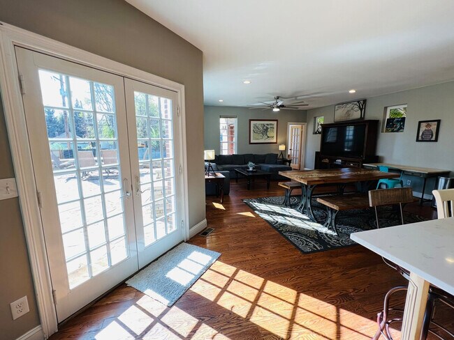 Building Photo - 3209 W Fairview Pl Unit ID1368826P