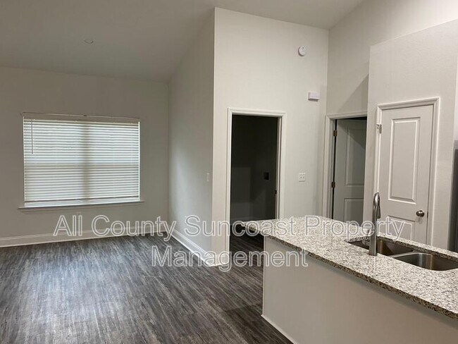 Photo - 500 Holly Rd