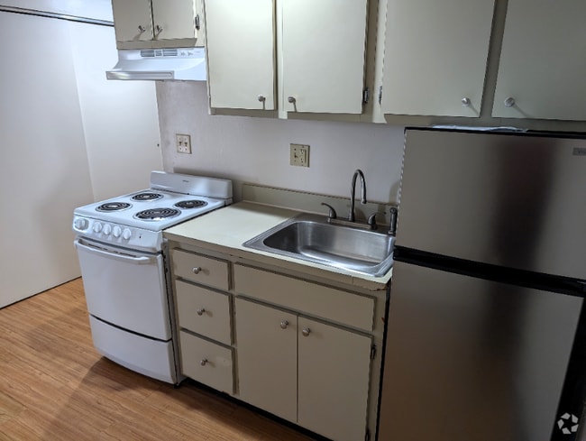 Building Photo - 2668 Elmwood Ave Rental