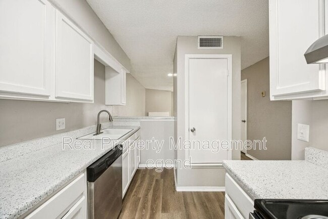 Photo - 8109 Silver Creek Rd