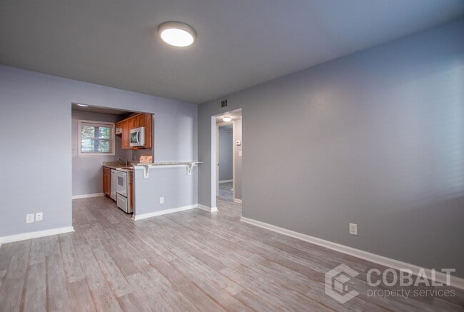 Photo - 271 Glen Iris Dr NE Unidad 8B Rental