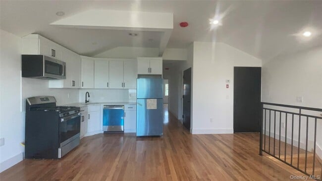 Building Photo - 72-41 Hillmeyer Ave Unit 2