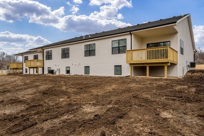 Photo - 5731 Willow Creek Ln