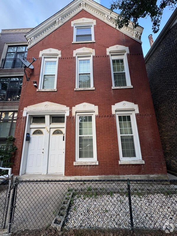 Building Photo - 1107 N Hermitage Ave Unit 2F Rental