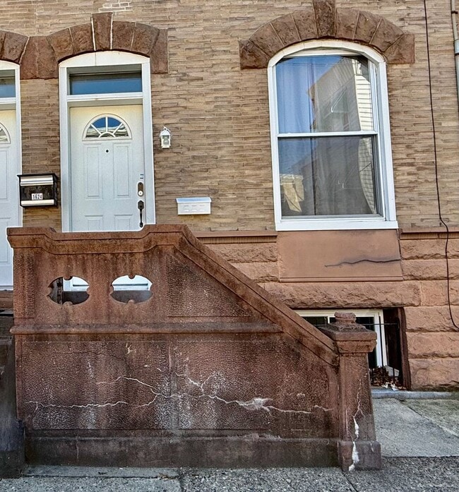 Photo - SPACIOUS & MODERN 3 BED/2.5 BA HOUSE w/ AC-Inlaid HARDWOOD Flooring-WASHER/DRYER & Rear PATIO in ...