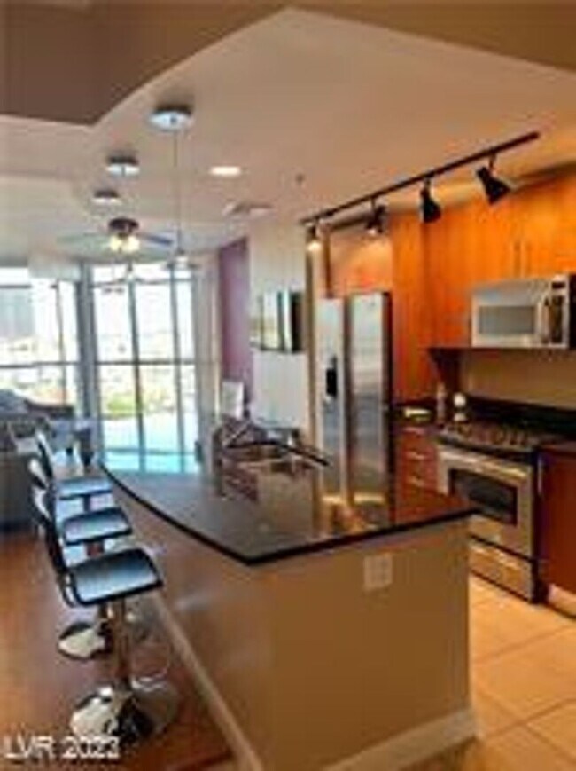 Photo - Allure Stunner!