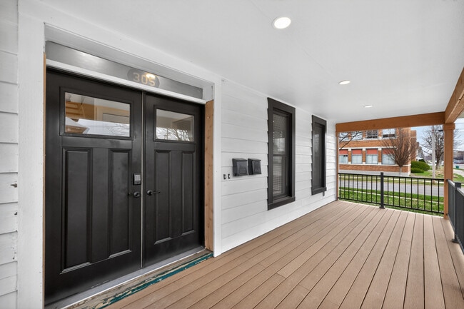 Photo - 305 W Exchange St Unit A