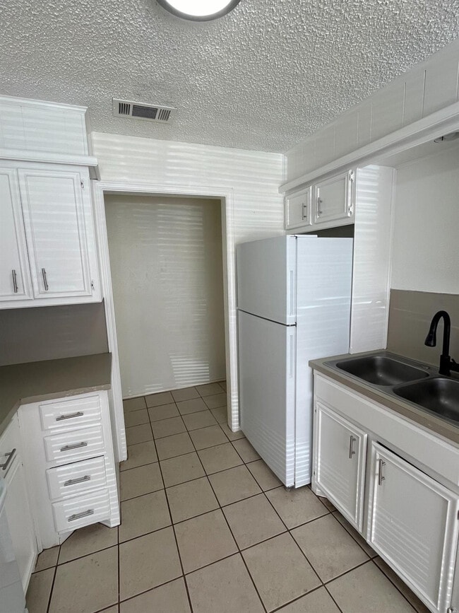 Photo - 9610 Elmwood Ave