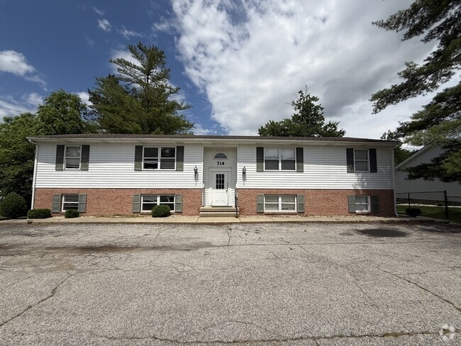 Building Photo - 714 S State St Rental