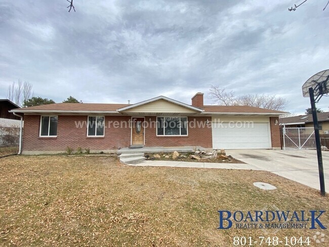 Building Photo - Great 5 Bed Now Available in Riverton Rental