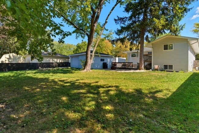 Photo - 830 Russell Ave