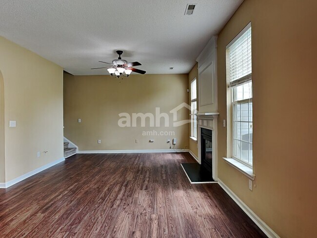 Photo - 100 Smokehouse Dr