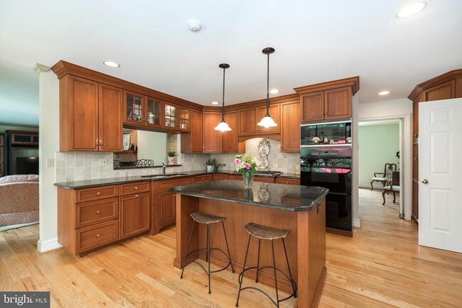 Photo - 2028 Appleton Rd