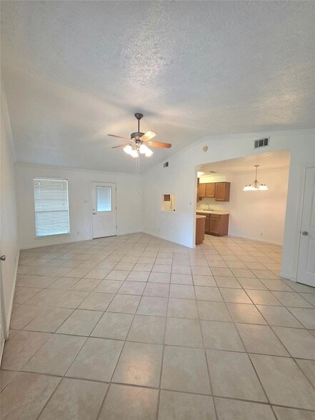 Photo - 15208 Spring Hill Ln Unit B