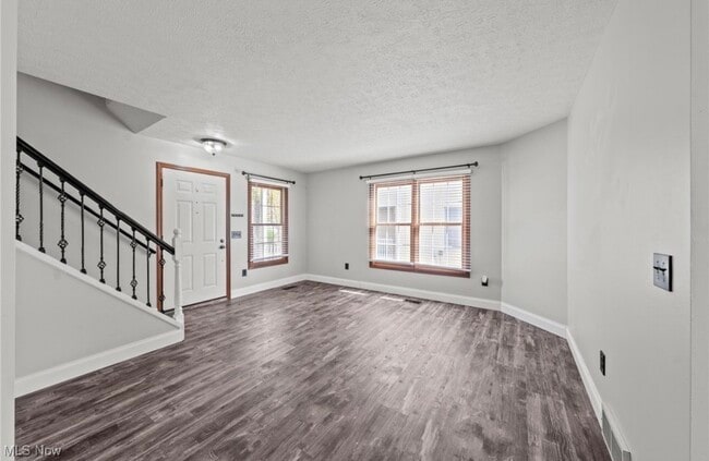 Photo - 430 Charleton Dr