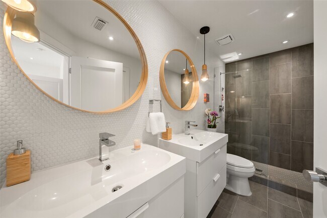 Photo - 258 Sentry Maple Pl