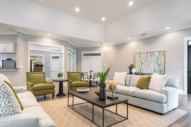 Building Photo - The Retreat at Knoxville