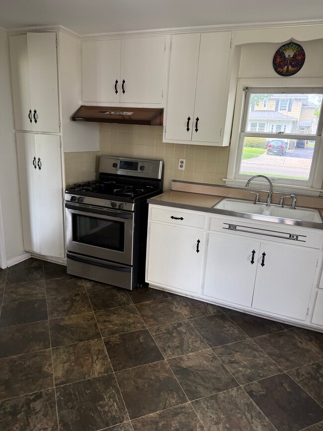 Kitchen - 127 N 6th St Unit First floor