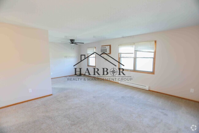 Building Photo - 1614 8 1/2 St SE-D Unit D Rental