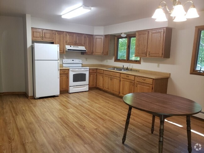 Building Photo - 22696 Pinewood Rd Unit 22696UpstairsApartment