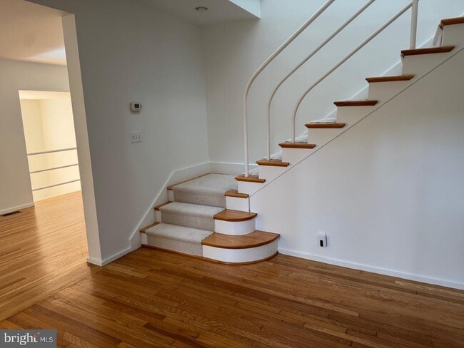 Building Photo - 4920 Butterworth Pl NW