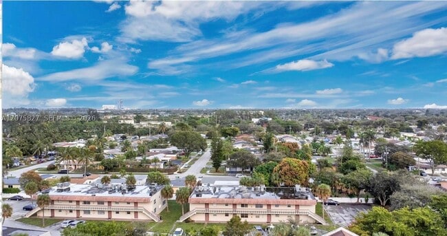Building Photo - 3777 NW 78th Ave Unit 10B