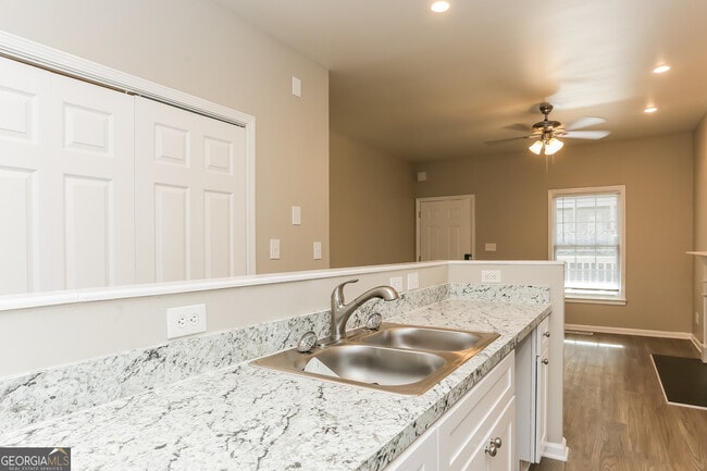 Photo - 1011 Parsons St SW