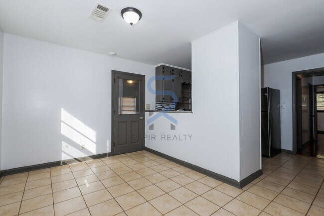 Photo - 1678 Bagpipe Pl