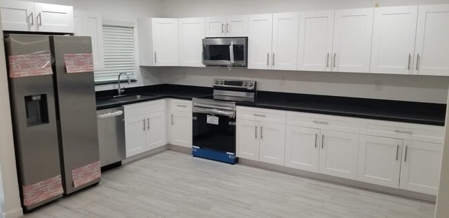 Photo - 3430 N 65th Ave