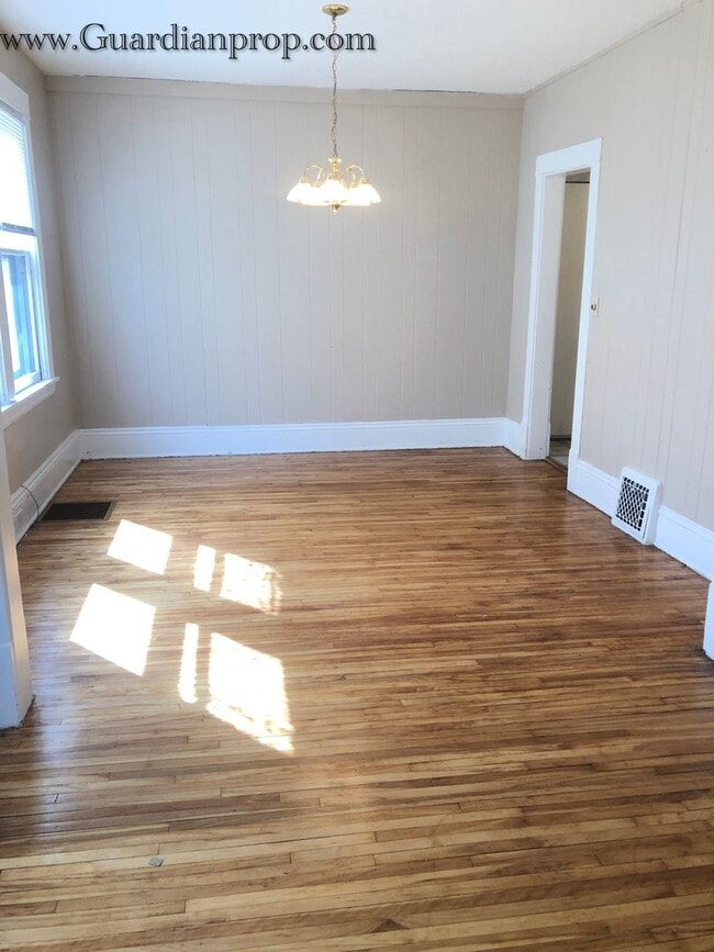 Photo - North Minneapolis Single Family Home, Hardwood Floors, Washer/Dryer,