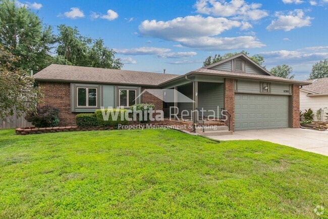 Building Photo - Large 3 bedroom 3 bath home in West Wichita