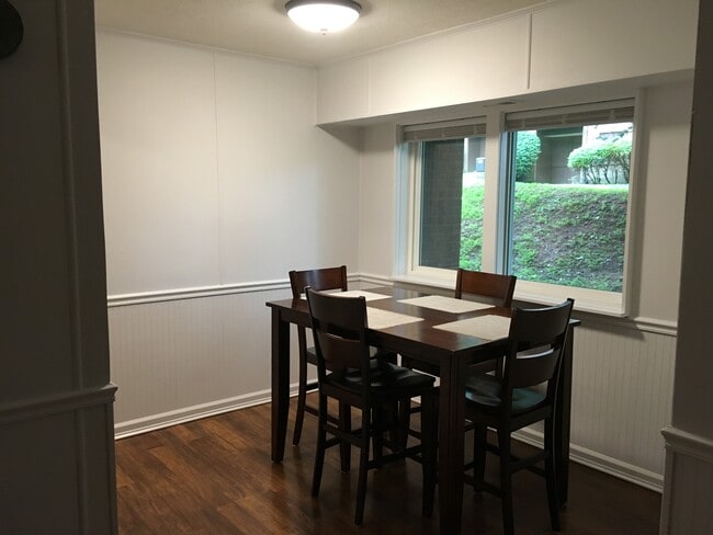 Photo - 1217 Meadowview Ln Unit Condo For Rent