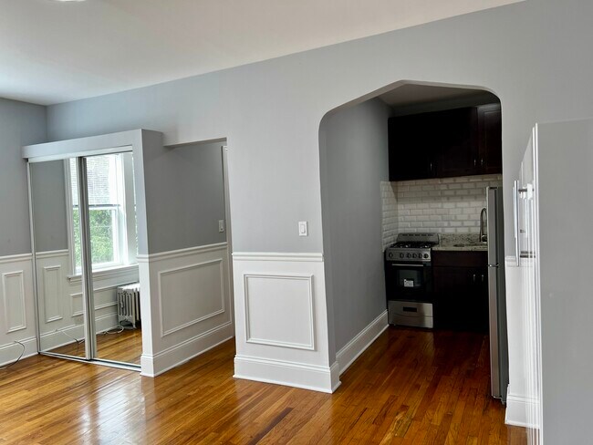 Photo - 4427 N Seeley Ave Unit 214