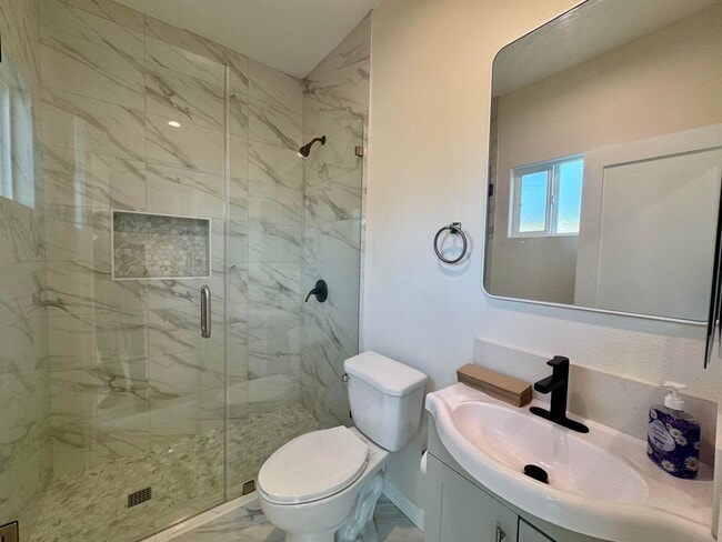 Photo - 147 E 59th St Unit 147