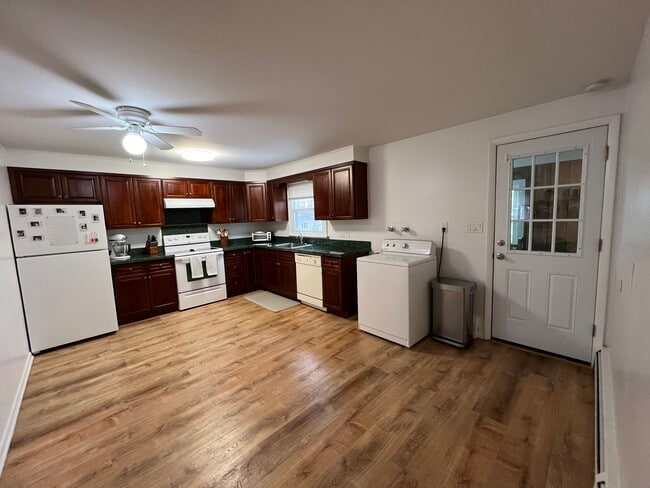 Building Photo - 36 Burwood Ave Unit 2