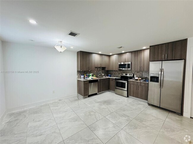 Building Photo - 604 NW 3rd St Unit East Rental