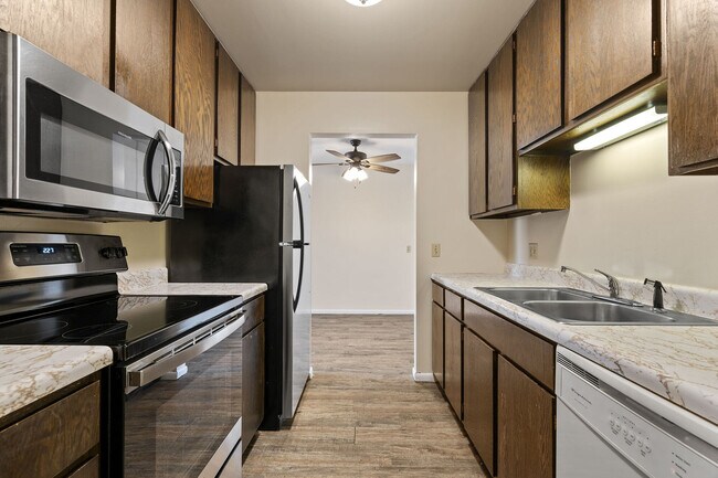 Photo - Cedarwood West Apartments