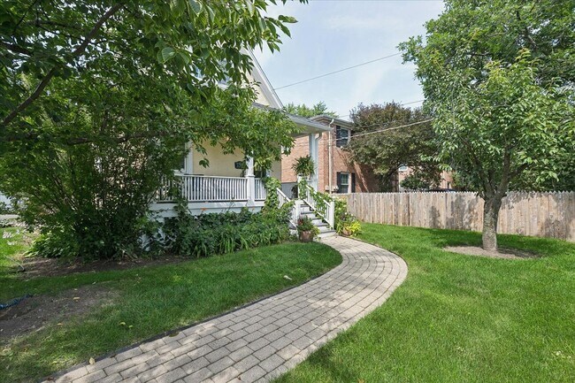 Photo - 692 Cherry Ave