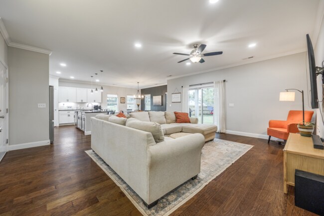 Photo - 212 Mason St