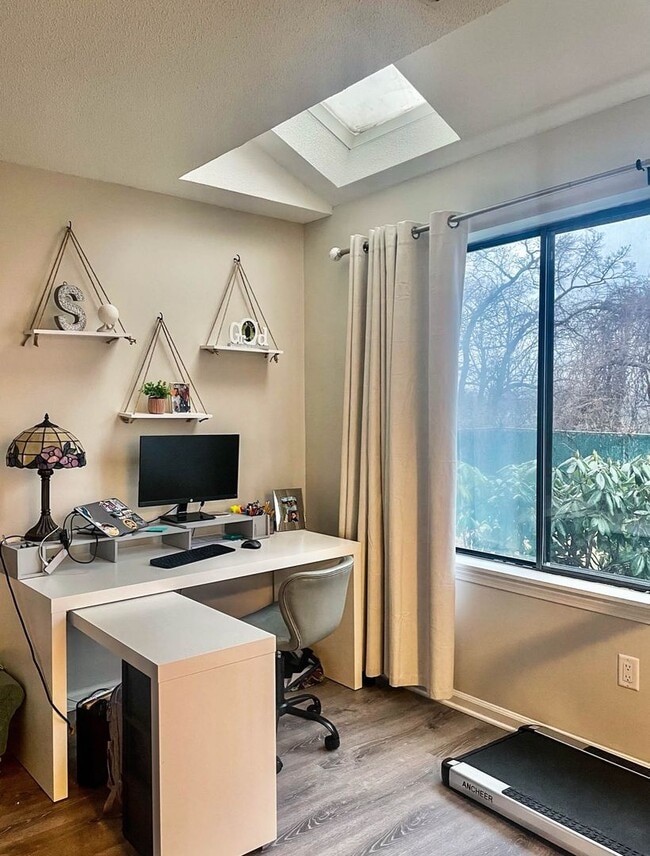 Building Photo - 1 Bed Condo w/ Laundry and Parking Unit 471 Whalley Ave - J