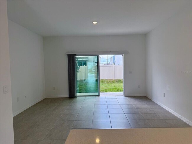 Photo - 2996 Skyline Lp