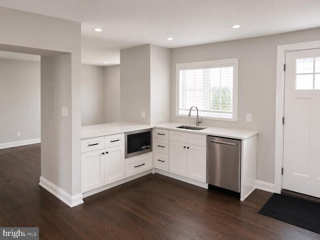 Photo - 1057 Lancaster Ave