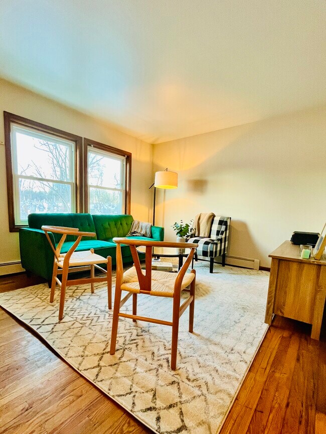 Living Room - 358 N Winooski Ave Unit 2