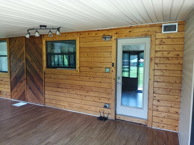 Photo - 471 Logan Ave